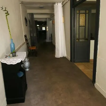 Dans Maison De - 4 Personnes *